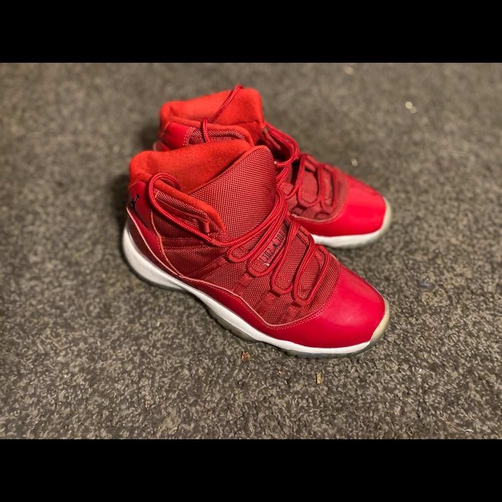 Women’s retro 11s